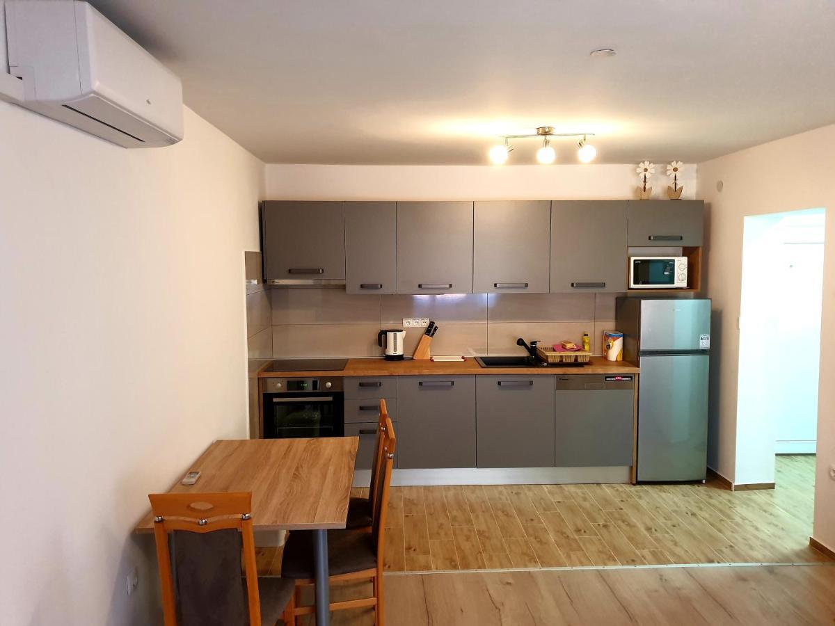 Apartment Mon Cheri-Located In A Quiet Neighbourhood Near Beaches Free Parking Pula Exterior photo